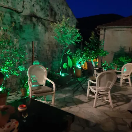 Chez Pet And Jo Bed & Breakfast Olargues